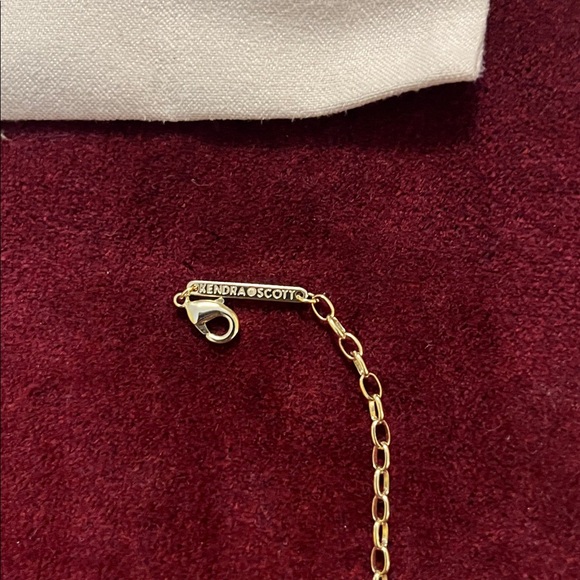 Kendra Scott Abbie long pendant NWT - Picture 10 of 13